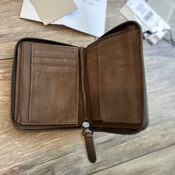 LIEBESKIND CITY & LIEBESKIND LAMBSKIN WALLET
Street Grey - Picture 8 of 9